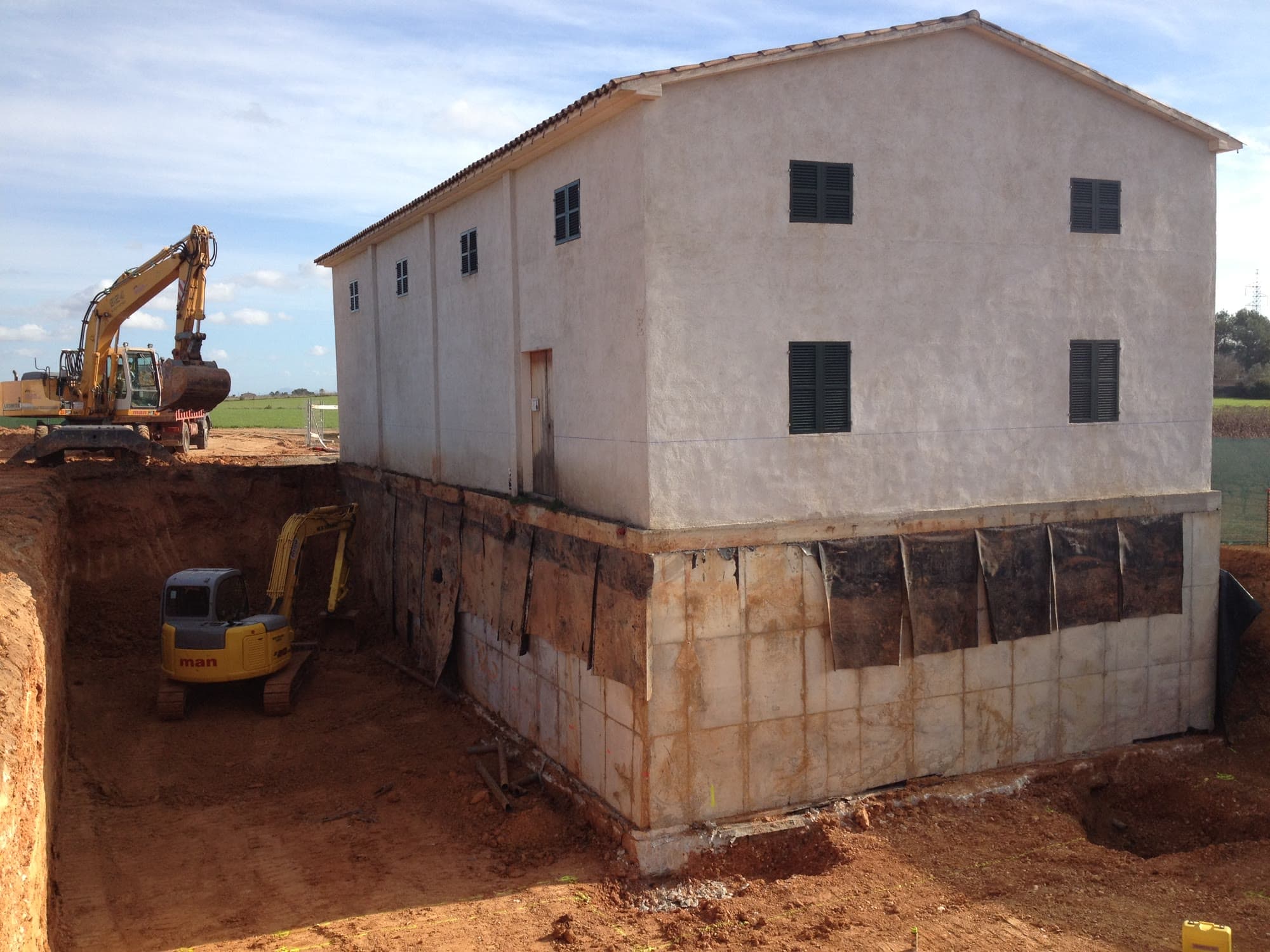 Excavation and construction of the new cellar in 2003